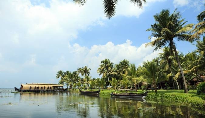 https://padiyathholidays.com/admin/uploads/image/packages/honeymoon/kerala-romantic-retreat/k.jpg
