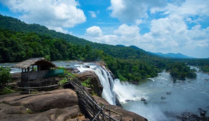 https://padiyathholidays.com/admin/uploads/image/packages/kerala-luxury/athirappilly-1.jpg